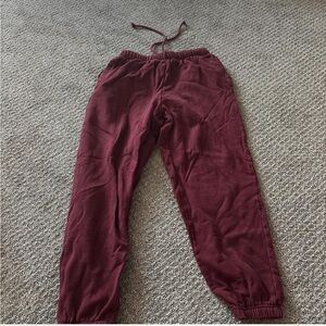 Small reddish cotton on sweatpants